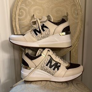 Michael Kors, women size 9, cream brown and gold